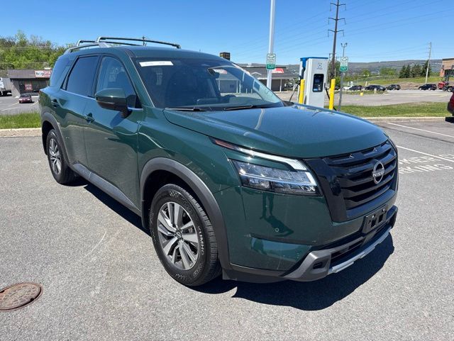 View vehicle photo 3
