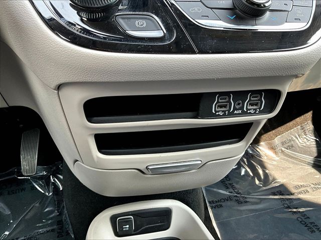 Used 2024 Chrysler Pacifica Van