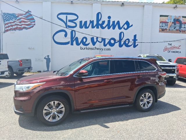 Red (Maroon) 2015 Toyota Highlander XLE SUV / Crossover Front-Wheel Drive 6-Speed Automatic Overdrive