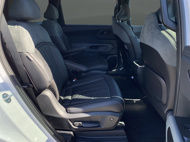 New 2027 White Kia X-Pro SX-Prestige image 20