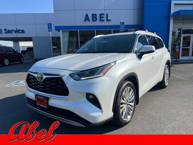 White (Wind Chill Pearl) 2022 Toyota Highlander SUV / Crossover All-Wheel Drive 8-Speed Automatic