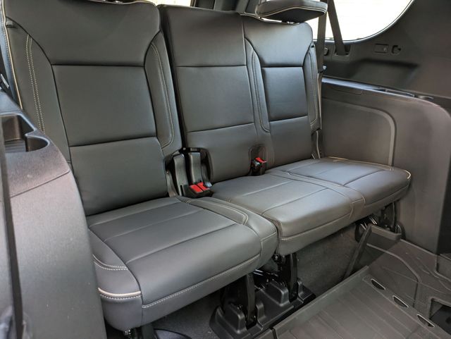 2025 Chevrolet Suburban Premier photo