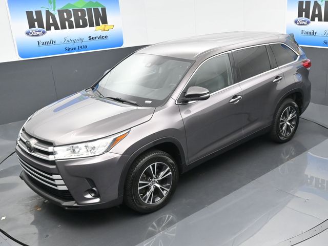2019 Toyota Highlander LE photo