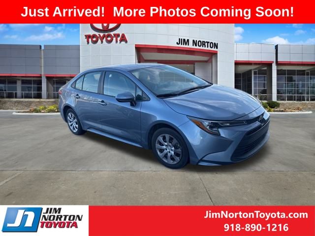 2023 Toyota Corolla LE's photo