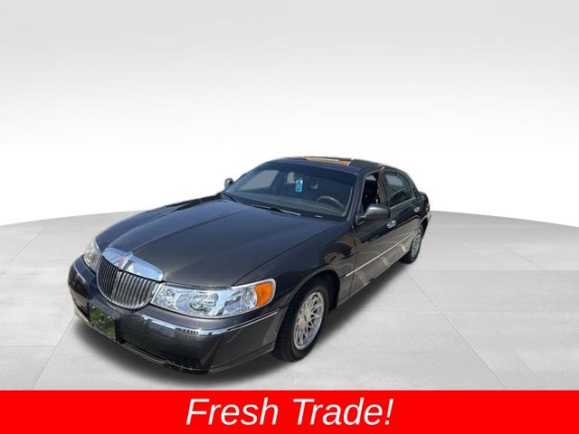 Brown 1998 Lincoln Town Car Sedan Rear-Wheel Drive 4-Speed Automatic Overdrive