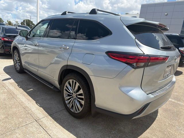 2021 Toyota Highlander Hybrid Platinum Silver at Toyota of Victoria