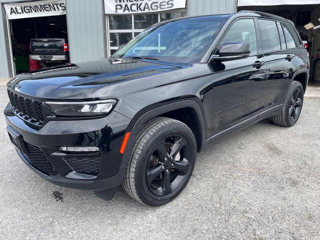 2023 Jeep Grand Cherokee Limited - Diamond Black Crystal Pearlcoat exterior view 3