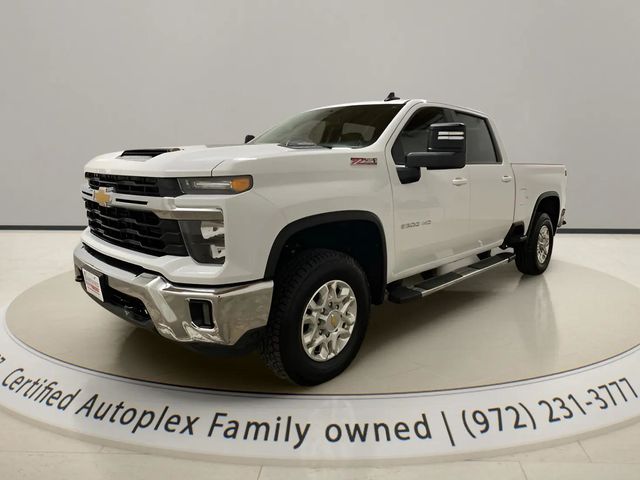 Summit White 2025 Chevrolet Silverado 2500HD Pickup Truck Four-Wheel Drive Automatic