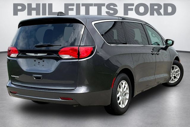 2023 Chrysler Voyager LX - 5