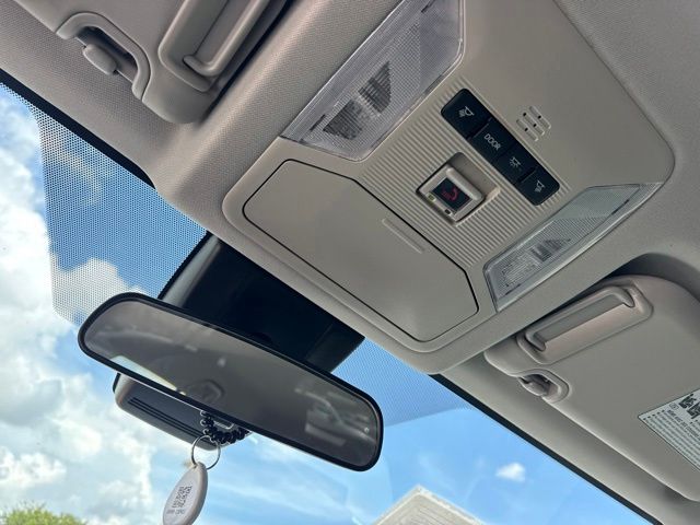 2024 Toyota RAV4 XLE - Photo 19