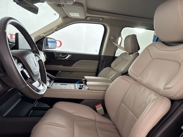 2024 Ceramic Pearl Metallic Tri-Coat Lincoln Navigator Premiere 4X4 SUV