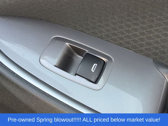 Used 2025 Summit White Chevrolet LT image 44