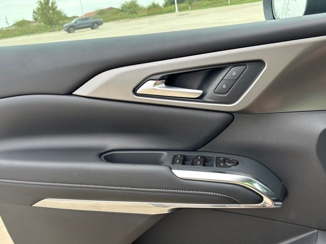 2027 Chevrolet Traverse LT - Photo 14