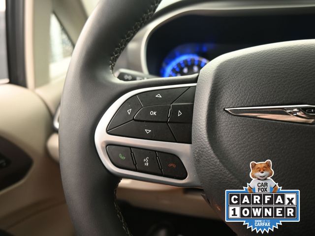 2023 Chrysler Pacifica Touring L photo