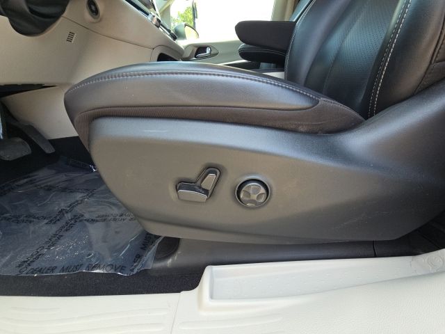 2023 Chrysler Pacifica Touring L:46447A