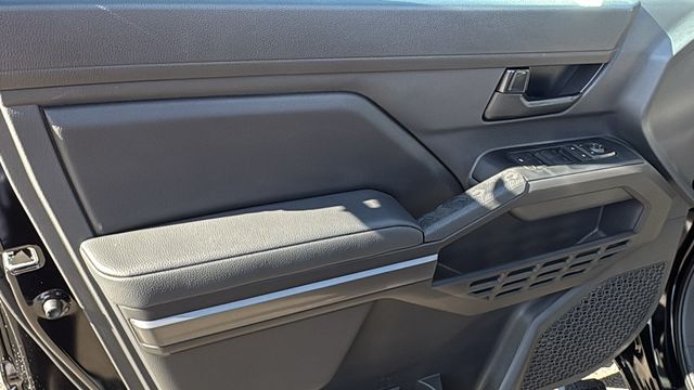 2025 Toyota Tacoma SR5 - Photo 21