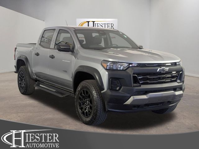 Sterling Gray Metallic 2024 Chevrolet Colorado Trail Boss Crew Cab 4WD Pickup Truck Four-Wheel Drive 8-Speed Automatic