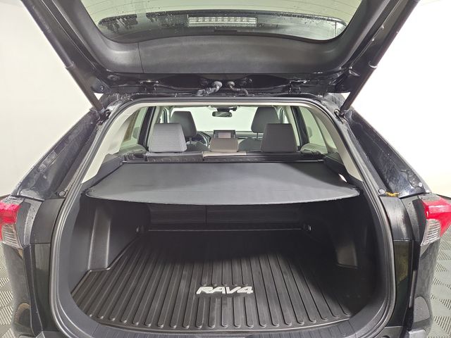 2022 Toyota RAV4 Hybrid XLE photo