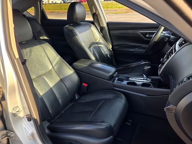 Used 2018 Silver Nissan 2.5 SL image 17