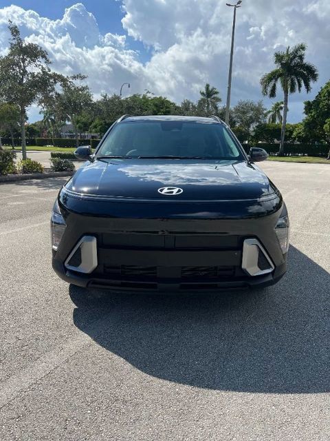 Used 2025 Black Hyundai SEL image 5