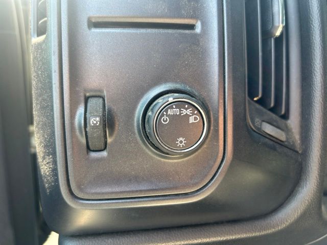 Used 2016 White GMC Base image 13