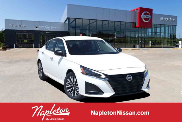 Glacier White 2025 Nissan Altima Sedan Front-Wheel Drive Continuously Variable Transmission