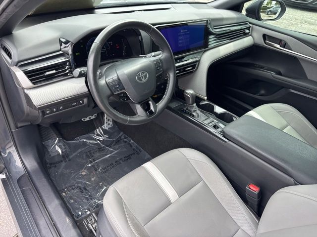2025 Toyota Camry SE - Photo 9
