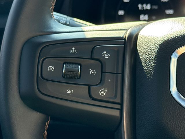 Used 2024 White GMC AT4 image 28