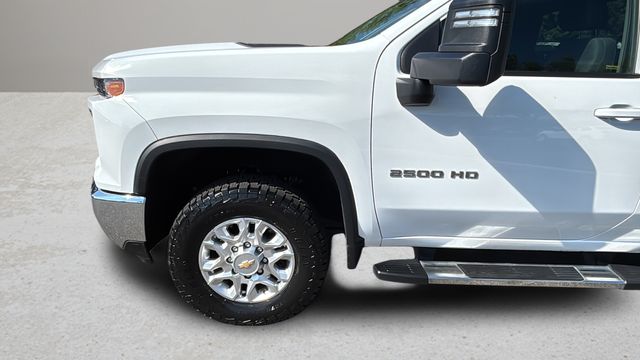 Used 2024 White Chevrolet LT image 37