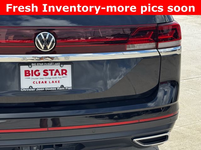 2024 Volkswagen Atlas 2.0T SE w/Technology Black at AutoSavvy Houston Southwest