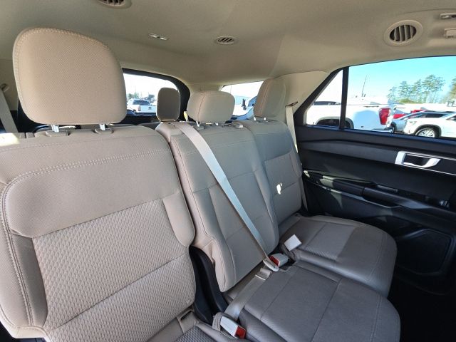 2024 Ford Explorer Base:B02084