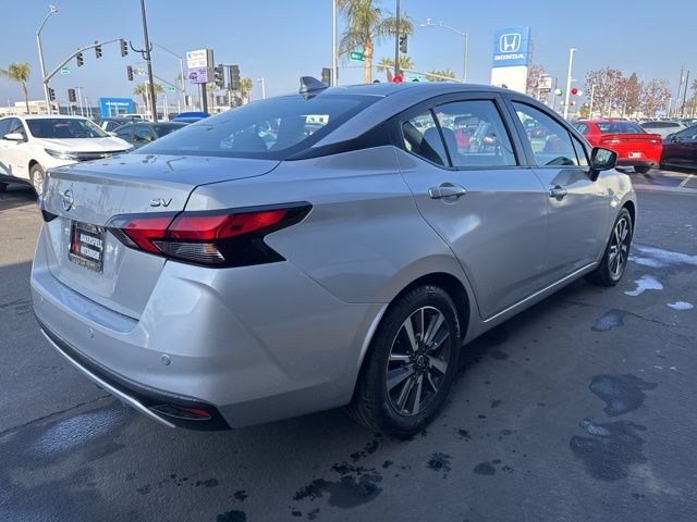 2021 Nissan Versa 1.6 SV 4