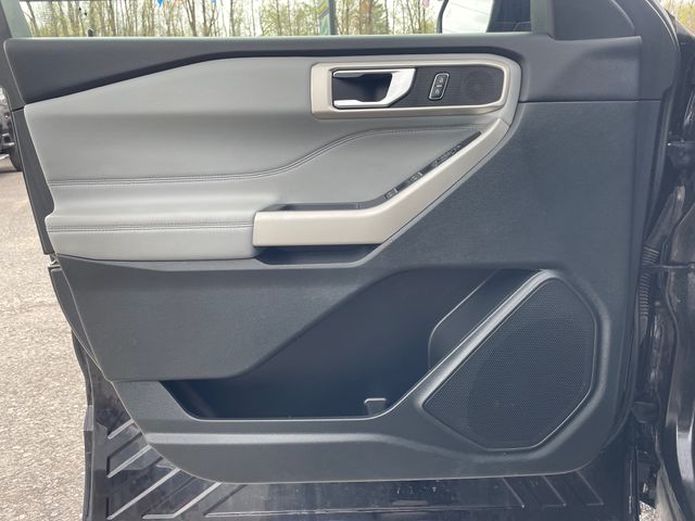 2023 Ford Explorer XLT - Agate Black Metallic exterior view 9