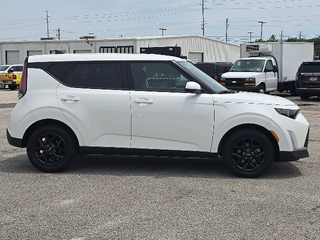 2025 Kia Soul LX:B02320