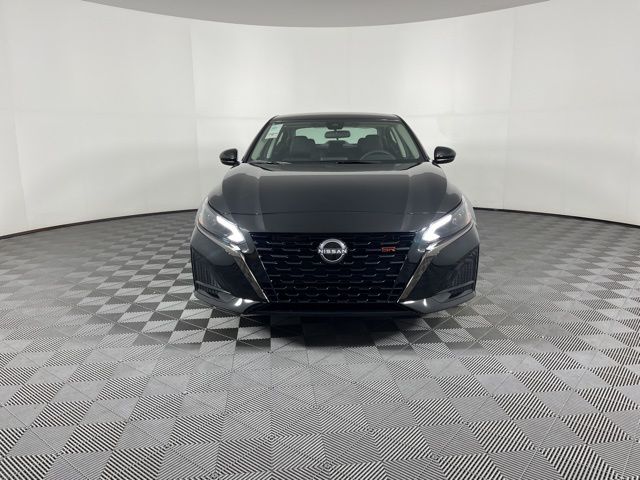 2025 Super Black Clearcoat Nissan Altima 2.5 SR FWD Sedan