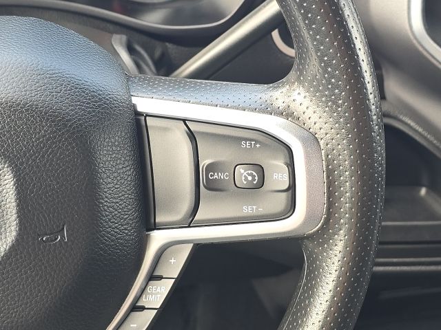 2024 Ram 3500 SLT:B01822