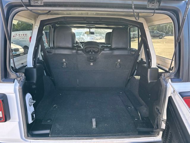 2018 Bright White Clearcoat Jeep Wrangler Unlimited Sahara 4X4 SUV