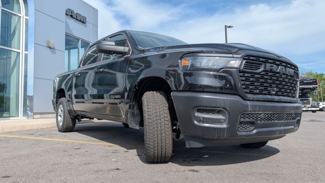 Diamond Black Crystal Pearlcoat 2026 RAM 1500 Tradesman Crew Cab 4WD Pickup Truck Four-Wheel Drive 8-Speed Automatic