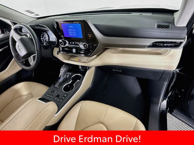 Used 2025 Toyota Highlander SUV