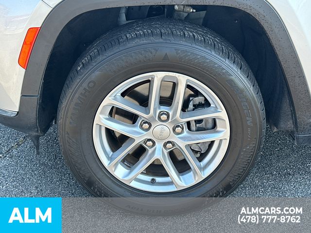 Used 2021 Silver Jeep Laredo image 12