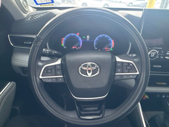 2025 Toyota Highlander Limited Silver at Don McGill Toyota