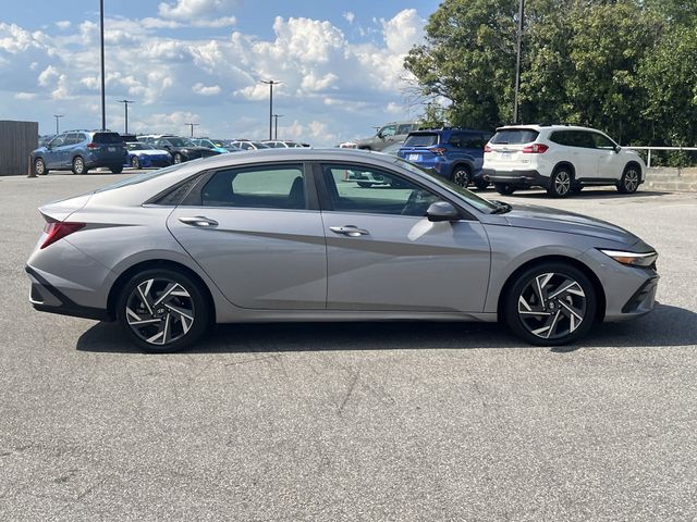 Used 2025 Silver Hyundai SEL Convenience image 14