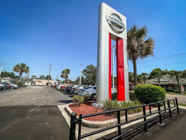 2016 Bright Silver Kia Soul Base FWD Hatchback