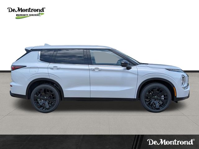 2026 Mitsubishi Outlander LE White at North Houston Mitsubishi