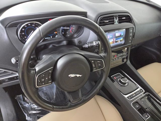 2018 Jaguar F-PACE Premium photo 9