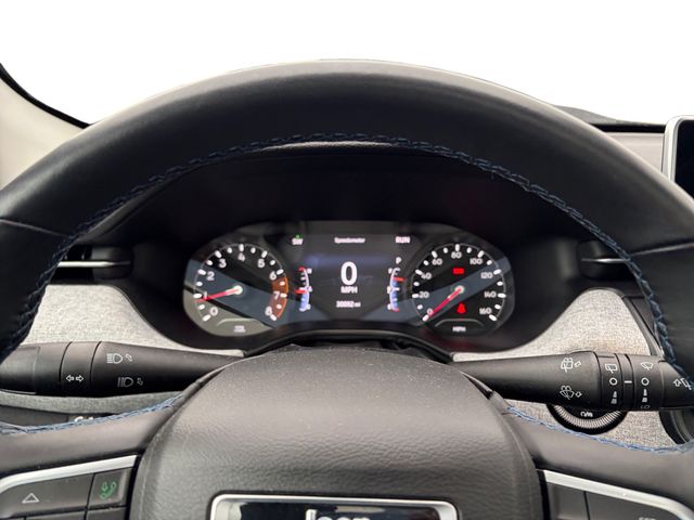 Used 2022 Gray Jeep Latitude image 14