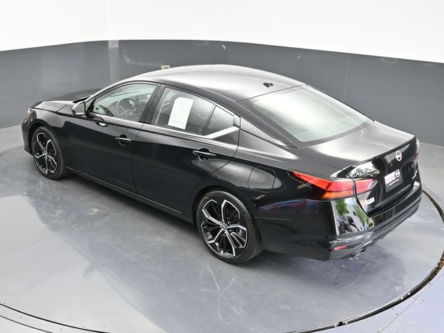 2024 Super Black Clearcoat Nissan Altima 2.0 SR FWD Sedan