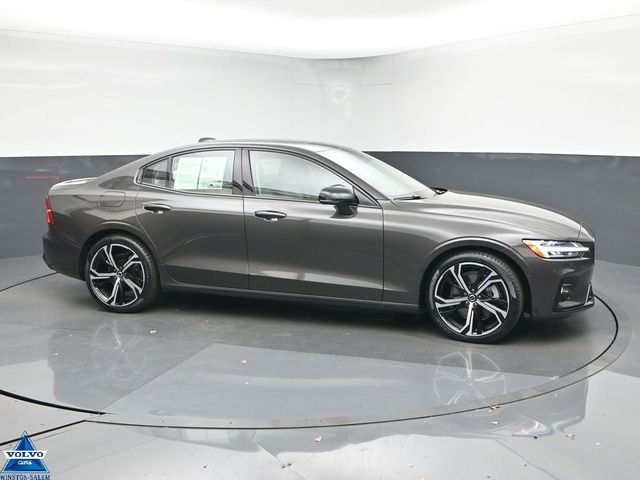 2025 Volvo S60 B5 Plus FWD