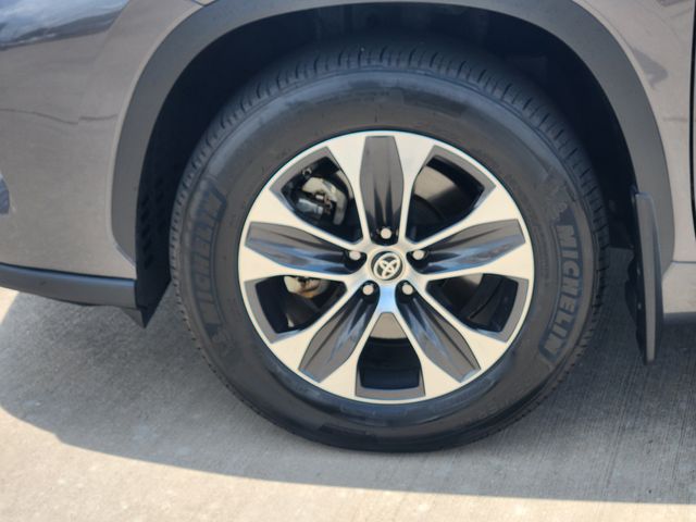 2022 Toyota Highlander XLE Gray at Toyota of Victoria
