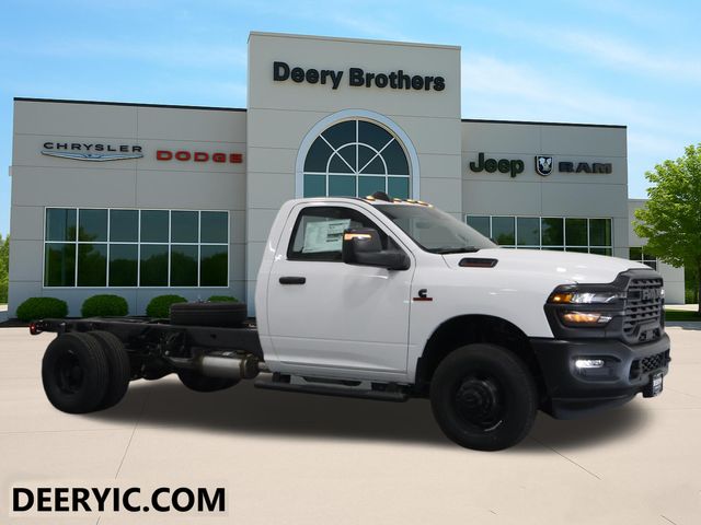 Bright White Clearcoat 2026 RAM 3500 Chassis Pickup Truck Four-Wheel Drive 8-Speed Automatic